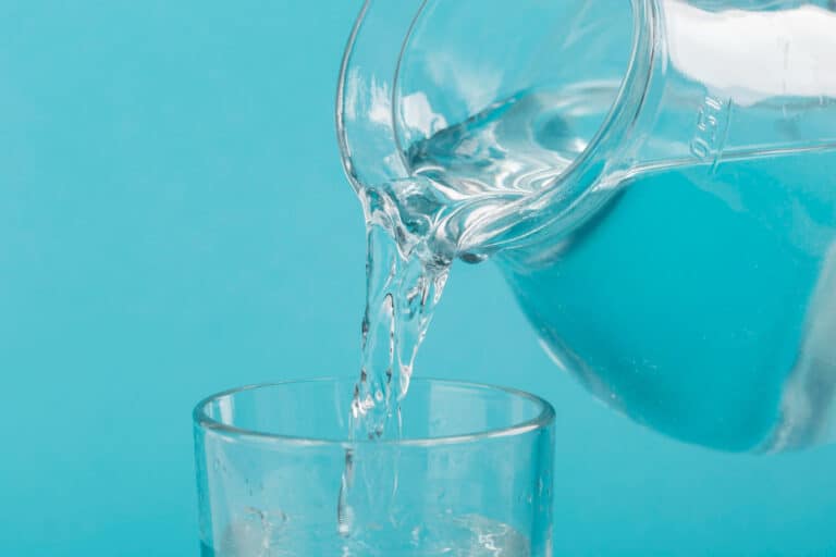 Como beber mais água no dia a dia: estratégias simples