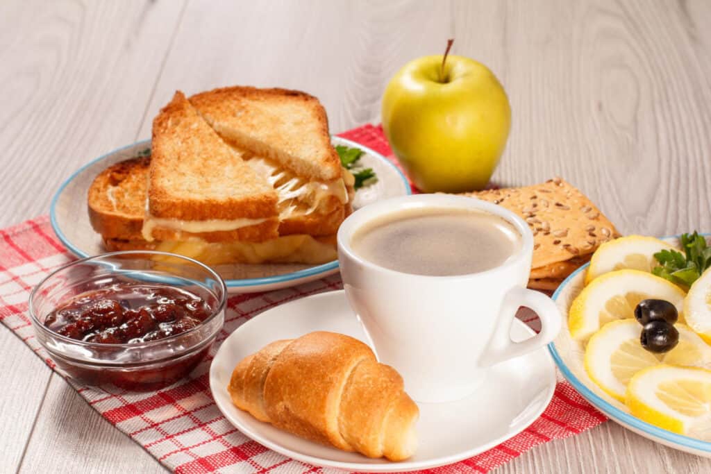 Café da manhã: é obrigatório comer mesmo sem fome? 2 Café da manhã: é obrigatório comer mesmo sem fome?