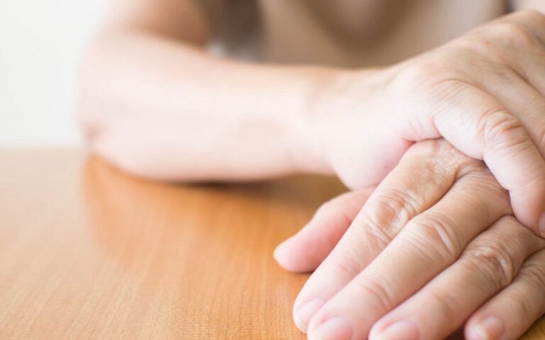 Parkinsonismo e doença de Parkinson: saiba mais 9 doenca de parkinson como funciona a cirurgia para controlar os sintomas 1920x1280 1