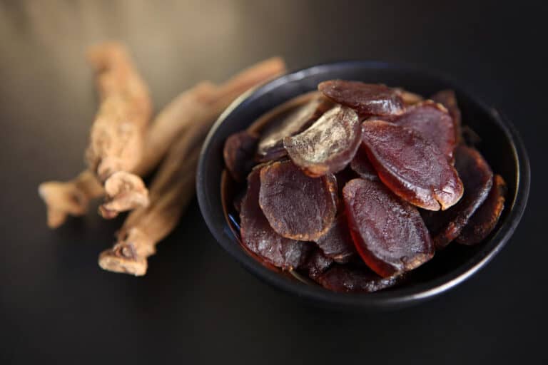 Ginseng vermelho: benefícios, riscos e cuidados
