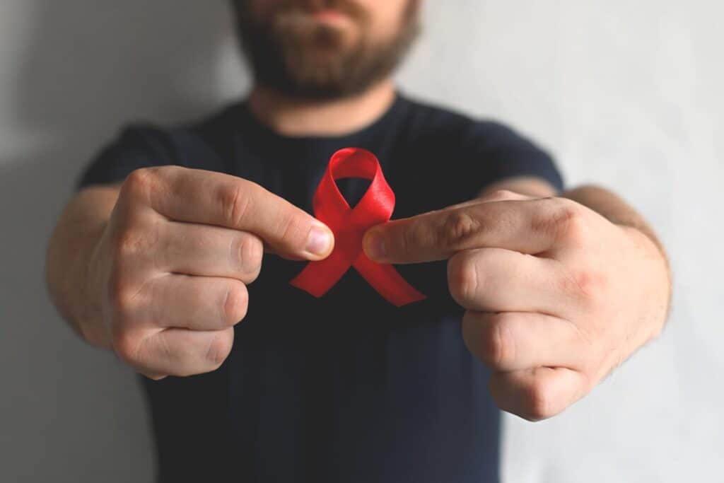 Redução das infecções pelo HIV: prevenção combinada 2 Fita vermelha associada à conscientização sobre HIV