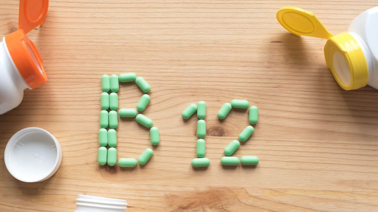 Posso tomar vitamina B12 por conta própria