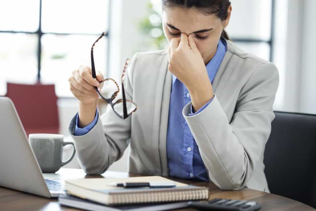 Síndrome visual digital: sintomas e prevenção 1 olhos cansados sindrome visual digital
