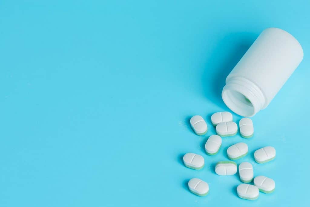 Automedicação: riscos e como evitar problemas 1 uso medicamentos por conta propria
